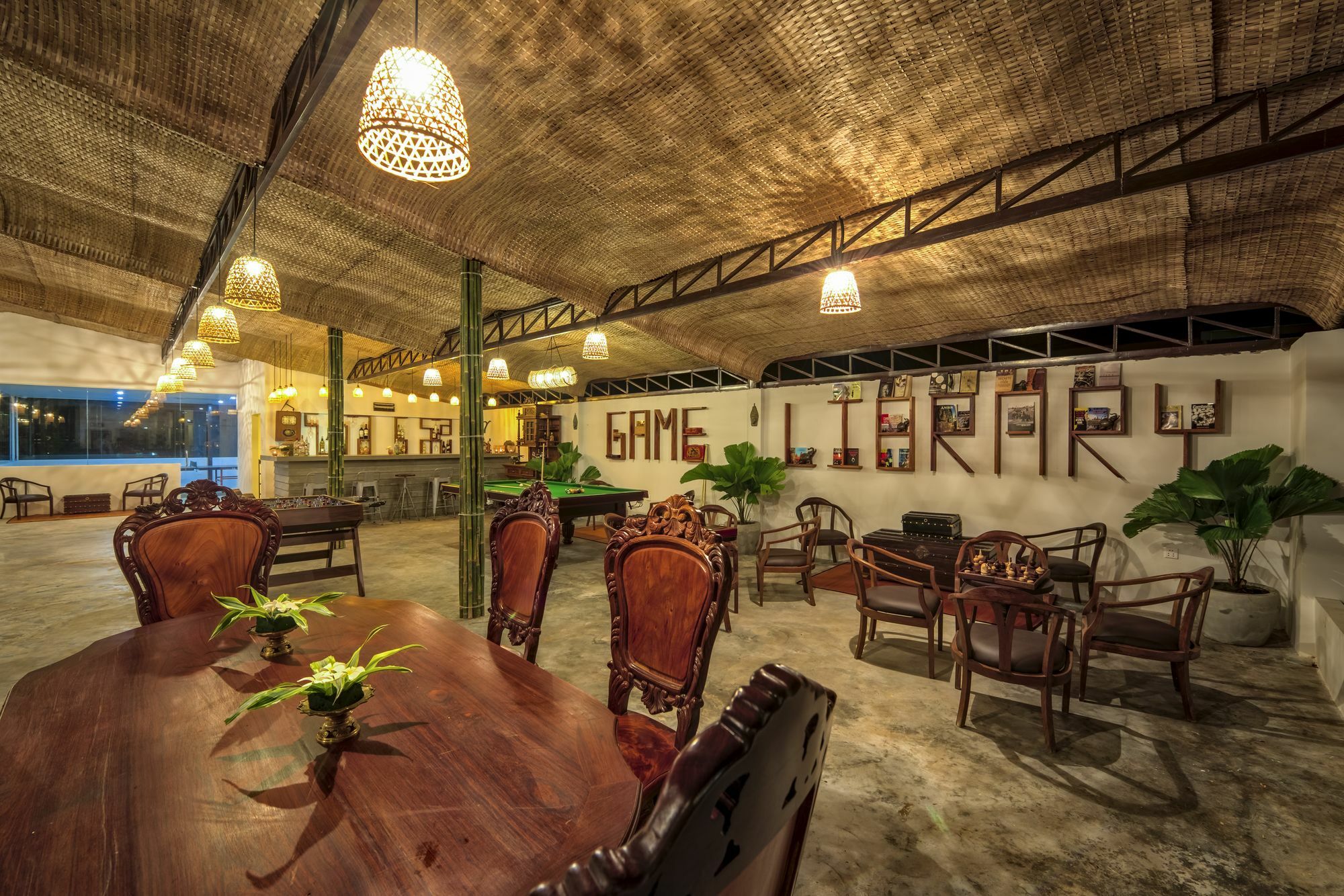 玛尼村套房酒店 暹粒 外观 照片 The interior of the restaurant